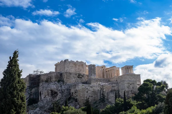 希腊雅典 雅典卫城岩石和Propylaea门 从Areopagus山眺望 阳光灿烂 — 图库照片