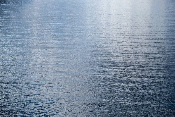 Tło Powierzchni Wody Morskiej Spokojna Niebieska Woda Odbiciami Morze Śródziemne — Zdjęcie stockowe