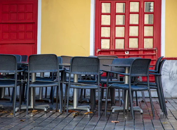 Стільці Кафе Ресторану Сидіння Пов Язані Металевою Ниткою Перед Закритим — стокове фото