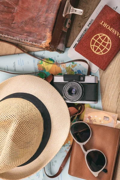 Reise Und Urlaub Accessoires Hintergrund Ausrüstung Für Den Sommerurlaub Reisepass — Stockfoto