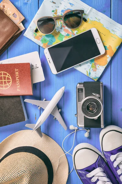 Reiseaccessoires Lagen Flach Ausrüstung Für Den Sommerurlaub Reisepass Tickets Geld — Stockfoto