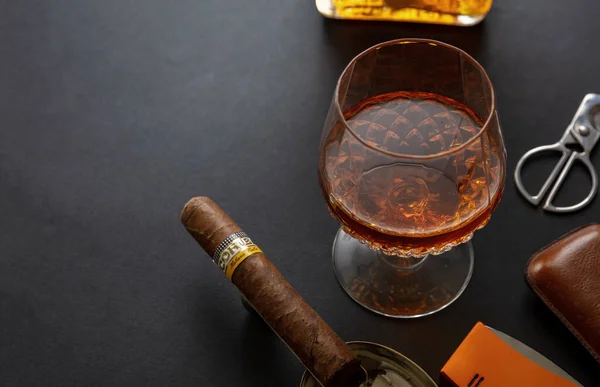 Athens December 2020 Cohiba Cigar Cuban 프리미엄 Robusto 알코올 브랜디 — 스톡 사진