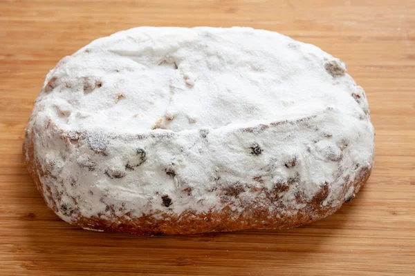 Bolo Natal Christstollen Stollen Isolado Mesa Madeira Pão Tradicional Alemão — Fotografia de Stock