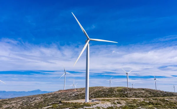 Windräder Auf Dem Hügel Windpark Grüne Ökologische Stromerzeugung Alternative Energieanlage — Stockfoto
