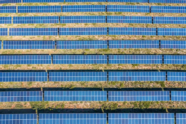 Sonnenkollektoren Treiben Die Drohne Von Oben Alternatives Konzept Zur Erzeugung — Stockfoto