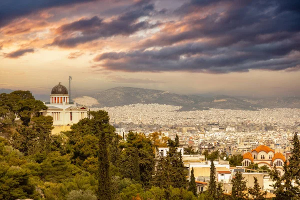 Αθήνα Ελλάδα Εθνικό Παρατηρητήριο Κτίριο Λόφο Στο Αστικό Τοπίο Της — Φωτογραφία Αρχείου