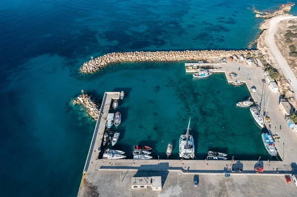 Ελλάδα Κουφονήσι Μικρές Κυκλάδες Μαρίνα Εναέρια Άποψη Drone Αλιευτικά Σκάφη — Φωτογραφία Αρχείου