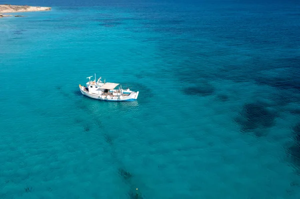 Fishing Boat Turquoise Blue Color Sea Background Aerial Drone View — Stock Photo, Image