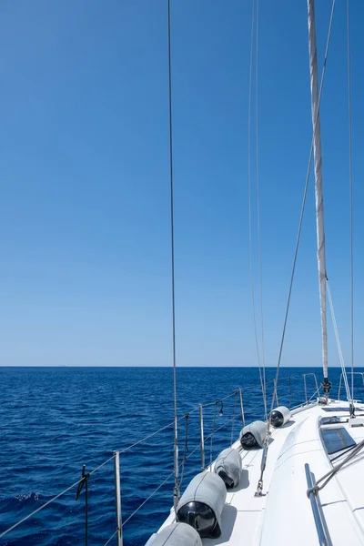 Yacht Cruising Aegean Sea White Sloop Rigged Sailboat Sailing Open — ストック写真