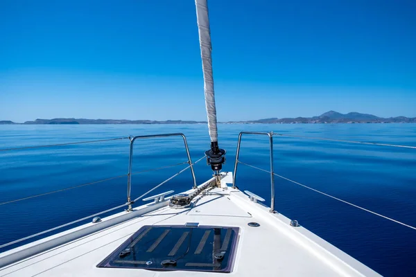 Yacht Cruising Aegean Sea White Sailboat Front Deck Part Calm — Fotografia de Stock