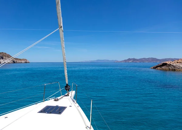 White Sailboat Front Deck Part Calm Ocean Wind Blue Sky — kuvapankkivalokuva