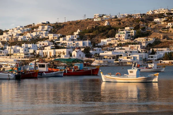 Greek Fishing Boats Mykonos Island Port Whitewashed Buildings Cityscape Background — Foto Stock