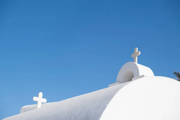 파란색 Cyclades Greec 그리스 옥상에 십자가 기독교의 종교의 — 스톡 사진
