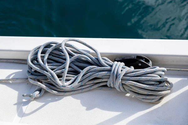 Corde Ormeggio Sullo Sfondo Della Barca Vela Ponte Colore Grigio — Foto Stock