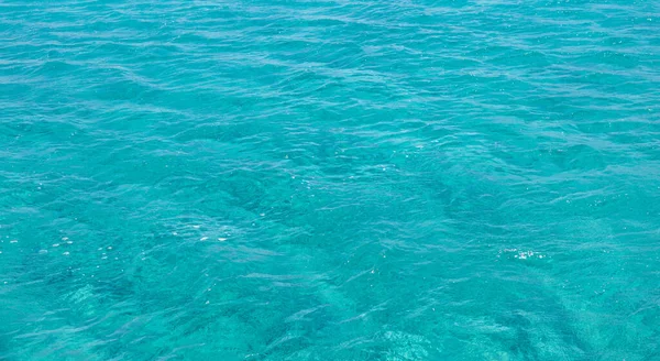 Fundo Água Mar Cor Azul Turquesa Cristalina Algumas Reflexões Superfície — Fotografia de Stock