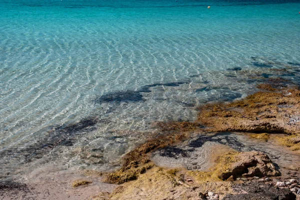 Superfície Mar Calma Pequenas Ondulações Costa Acidentada Águas Rasas Água — Fotografia de Stock