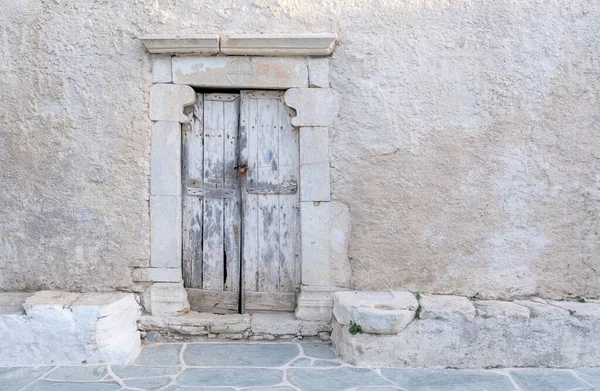 Grecja Cyklady Wyspa Folegandros Drewniane Brudne Drzwi Marmurową Ramą Stary — Zdjęcie stockowe