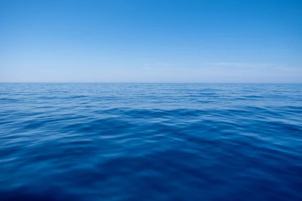 Zeegezicht Rustig Zeeoppervlak Met Kleine Rimpelingen Blauwe Lucht Achtergrond Blauwe — Stockfoto