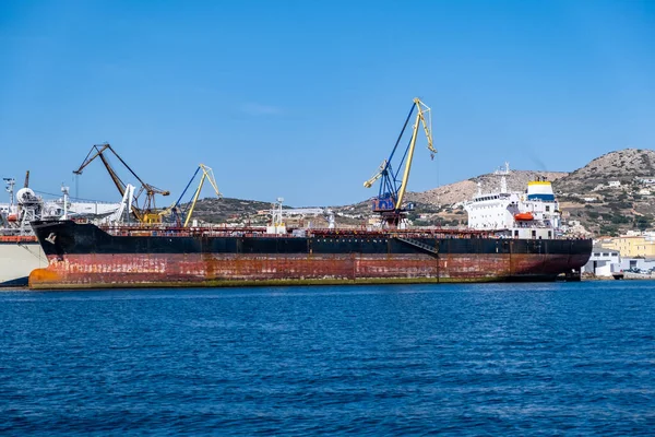 Île Syros Capitale Ermoupolis Cyclades Grèce Navires Avec Grues Port — Photo