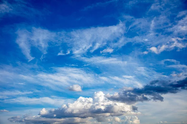 Nuvens Cúmulos Fofos Cor Branca Cinzenta Paisagem Nublada Céu Azul — Fotografia de Stock
