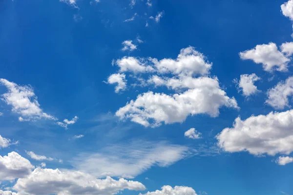 Cielo Azul Nubes Con Sol Luz Natural Fondo Nubes Cúmulos — Foto de Stock