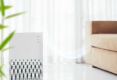 Mavi zemin üzerindeki hava temizleyicisi, ince toz PM2.5 'u temizlemek için filtrelenmiş.