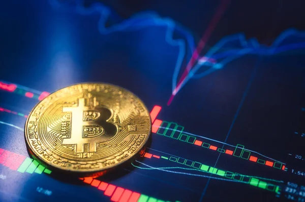 Bitcoin. Kripto para birimi Bitcoin, BTC, Bit Coin. Çizelgede Bitcoin altın sikkeleri. Engelleme teknolojisi, bitcoin madencilik kavramı