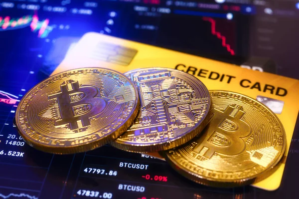 Goldmünze Bitcoin Kryptowährung Mit Kreditkarte Zahlungsverkehr — Stockfoto