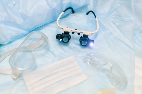 조명등이 수술용 쌍안경 — 스톡 사진
