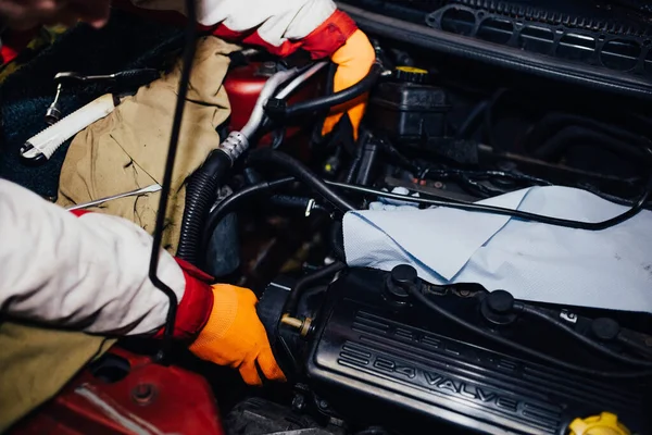 installation of the timing belt in the car, drawn marks