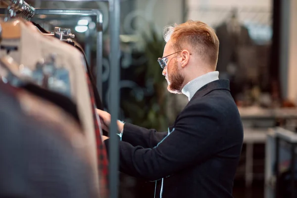 Blonde Millennial Man Business Attire Chooses Clothes Store Man Shopping — Stock Photo, Image