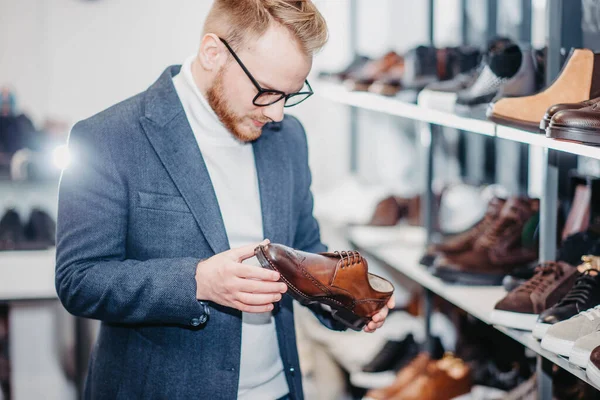 Fashionable Male Stylist Glasses Jacket Chooses Shoes Store — Stock Photo, Image