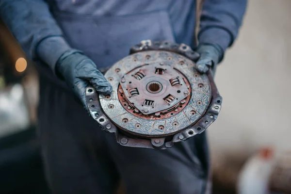 Clutch Disc Manual Transmission Car Hands Mechanic — Stock Photo, Image