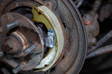 El freninin tamiri, disklerin fren pedlerinin değiştirilmesi..