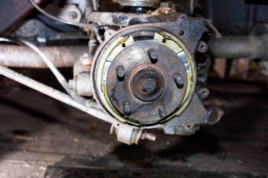 El freninin tamiri, disklerin fren pedlerinin değiştirilmesi..