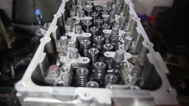 Araba motoru, garajda dizel motor tamiri..