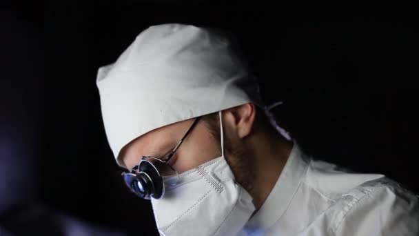 Médico Masculino Gafas Con Estresado Emocionalmente Cara Trabajo — Vídeos de Stock
