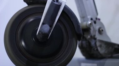 elektrikli scooter 'ın dönen çarkı, titreşim testleri