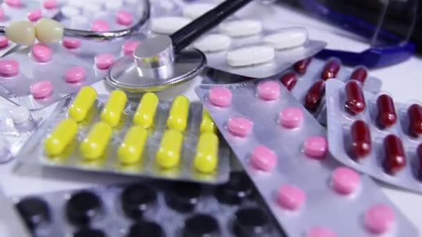 水泡包中的药品 药丸和抗生素 医疗和健康保险概念 — 图库视频影像