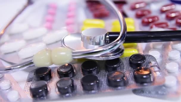 水泡包中的药品 药丸和抗生素 医疗和健康保险概念 — 图库视频影像