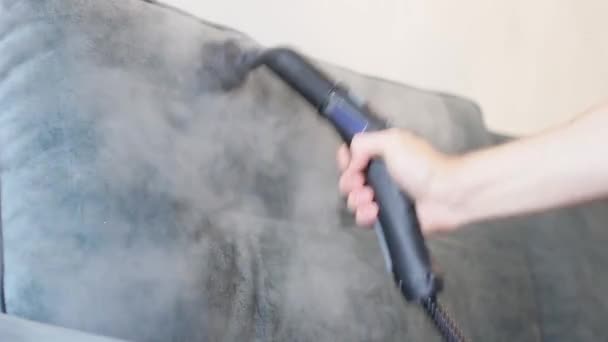 Limpeza Casa Desinfecção Móveis Estofados Com Limpador Vapor Vapor Vapor — Vídeo de Stock