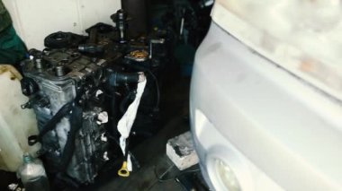 Bir araba motorunu kapat