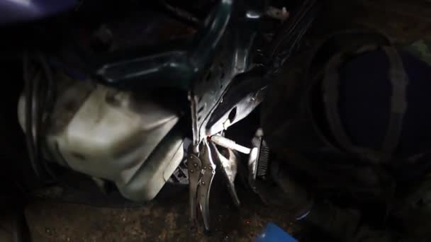 Soldagem Uma Espinha Carro Após Acidente Soldagem Metal Carro Metal — Vídeo de Stock