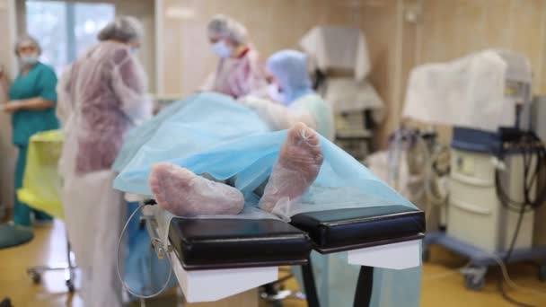 Стопи Пацієнта Операційному Столі Концепція Смертності Лікарні Медична Помилка Моргу — стокове відео