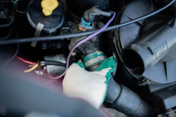 Car Mechanic Checking Condition Car — Stock Photo, Image