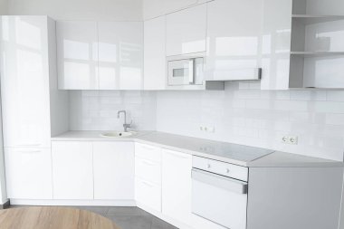 Modern beyaz mutfak iç mimarisi, yeni beyaz mutfak mobilyası..