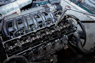 car engine repair, pulling cylinder head bolts with a torque wrench