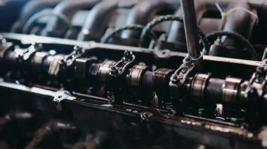 car engine repair, pulling cylinder head bolts with a torque wrench