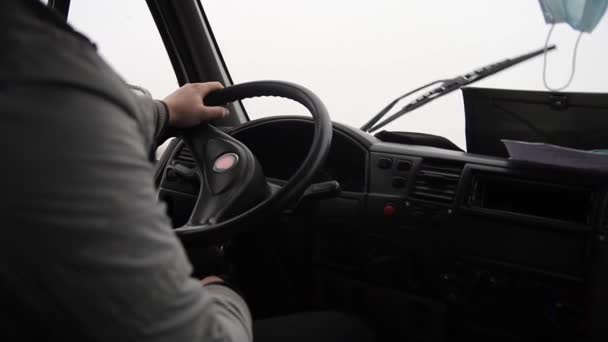 Bir Adam Sürücünün Araba Sürerken Çekilmiş Görüntüleri — Stok video