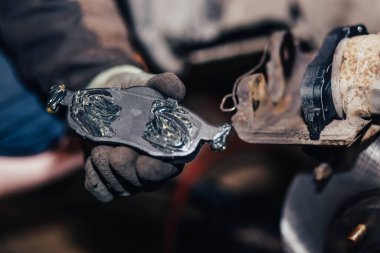 Araba tamir servisi, garajda araba restorasyonu..